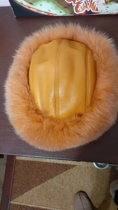 Меховой берет. Вставка кожа.
