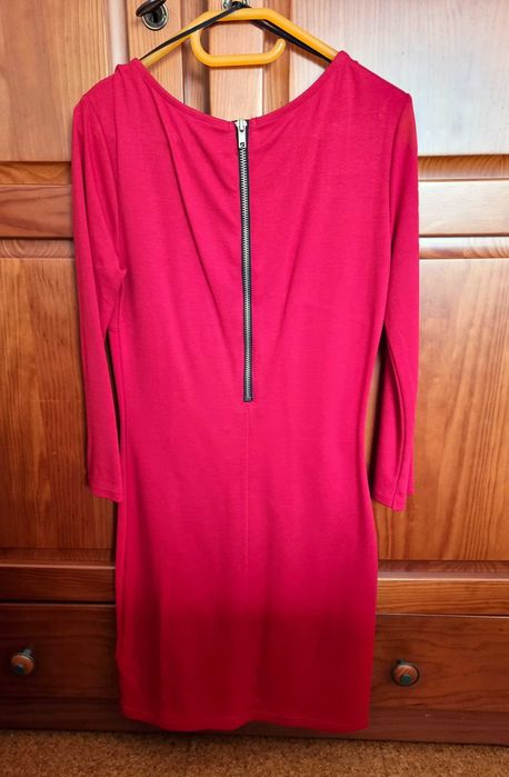 Vestido curto e justo vermelho H&M, tamanho 34