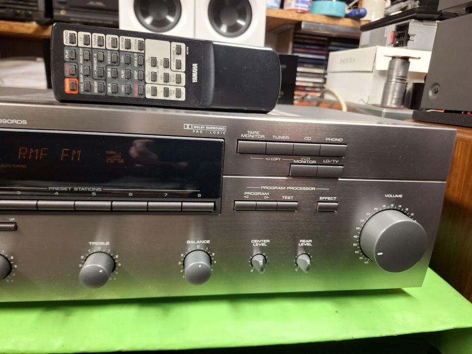Amplituner Yamaha RX-V390RDS pilot