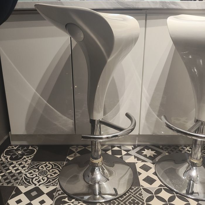 Hoker barowy biały połysk 2 sztuki