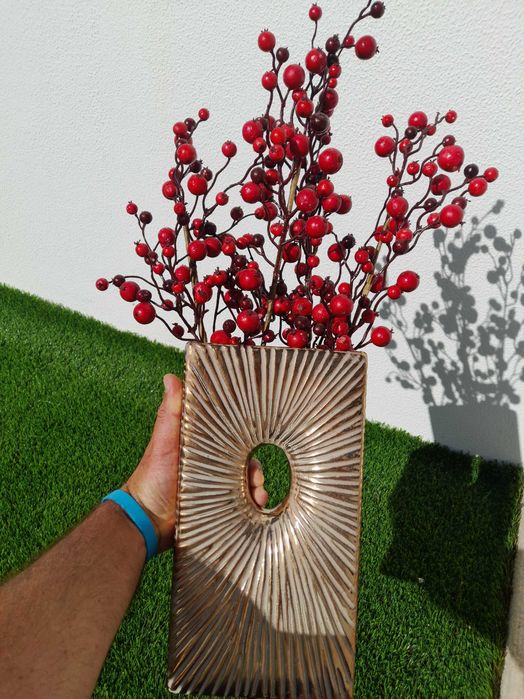 Jarra com flores vermelhas64874062401666124