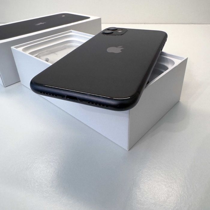 Apple iPhone 11・128GB・Preto (Factura e Garantia)