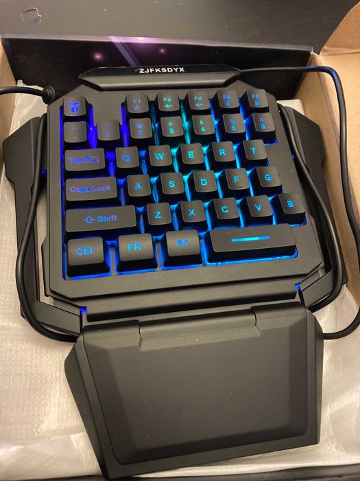 Jednoręczna klawiatura gamingowa mini przewodowa klawiatura