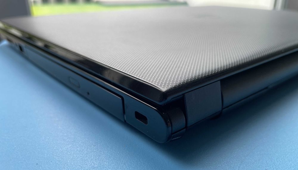 Dell Vostro 15" 3568 i5_7200U 2.50GHz 16GB DDR4 SSD 256GB Win10 Pro