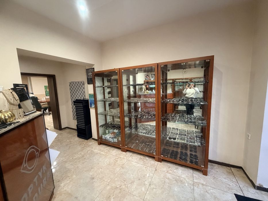 Meble do salonu optycznego