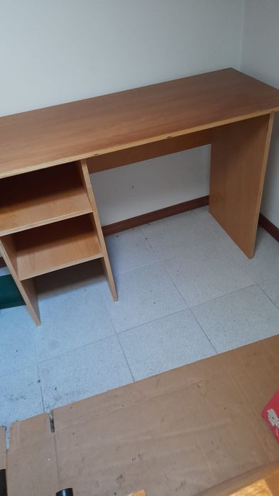 Secretária de madeira