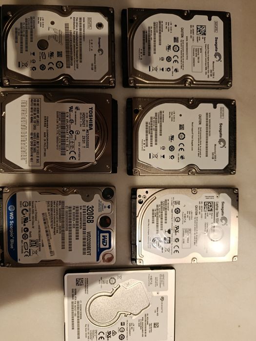 Discos HDD 2,5" para portáteis ou discos externos.