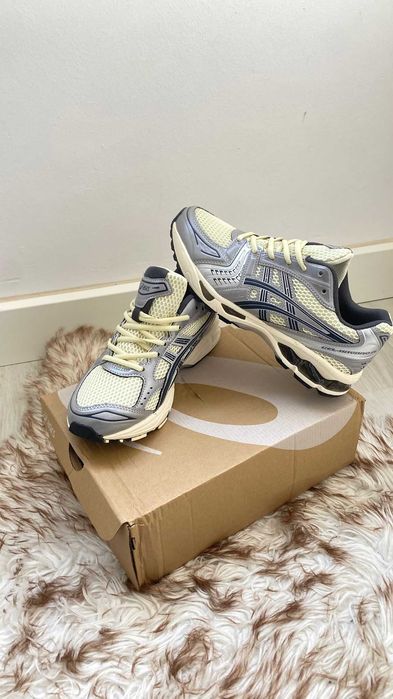Asics Gel-Kayano 14 bege