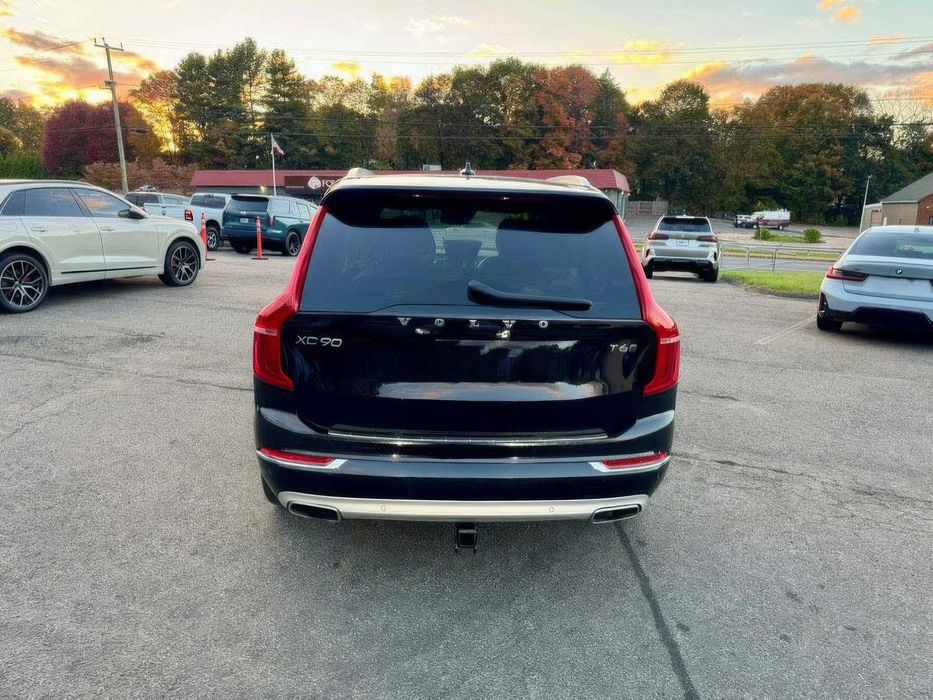 Volvo XC90      2020