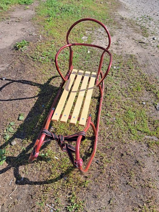 Детские зимние санки.