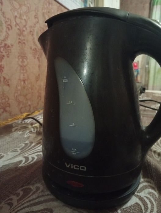 Продам электрочайник б/у рабочий