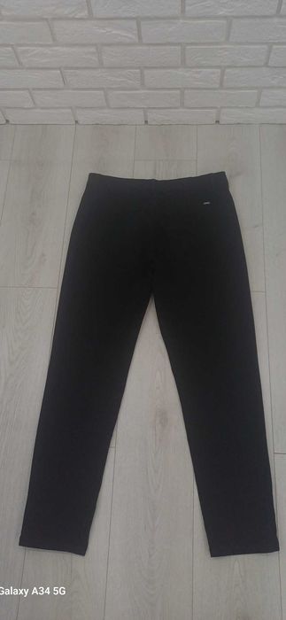 Spodnie młodzieżowe czarne chino Sinsay. Rozmiar 30