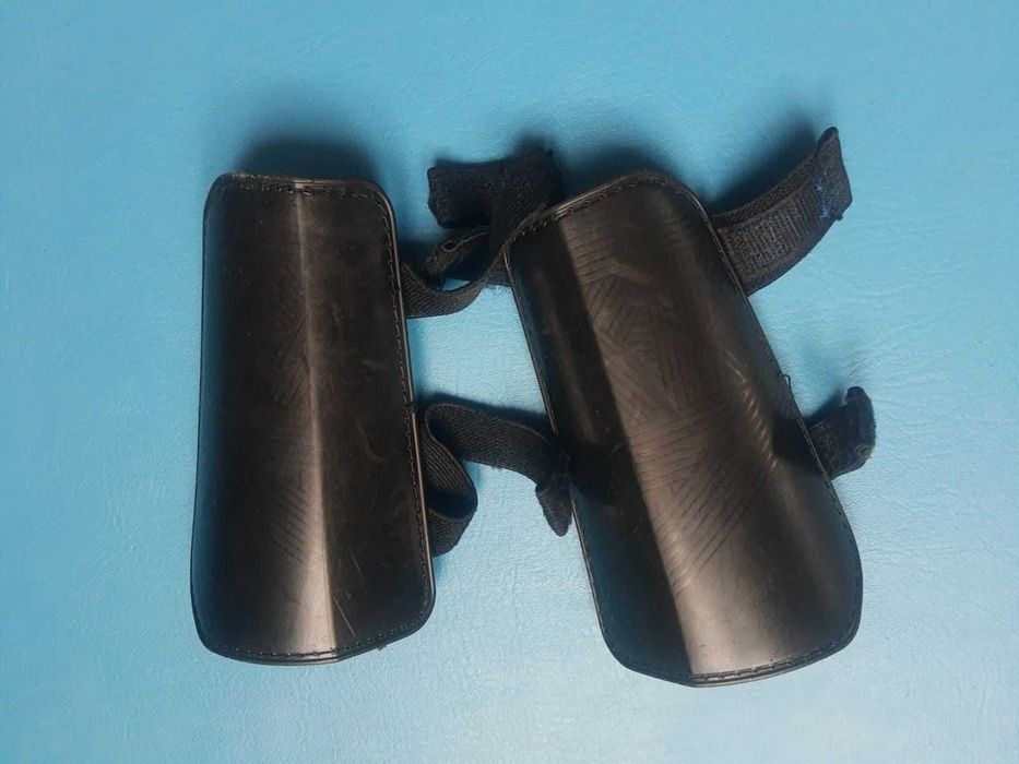 Ochraniacze piłkarskie na piszczele