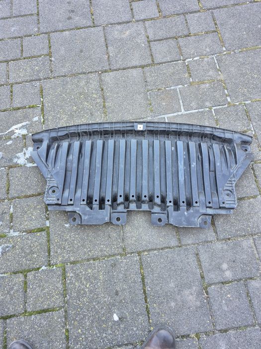 Sprzedam  osłonę dolną pod silnik Mercedes E klasa W  213