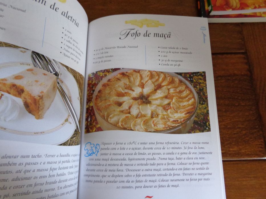 Livro de culinária "Delícias com Massas"