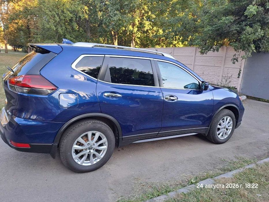 Продам автомобиль Nissan Rogue 2017 SV