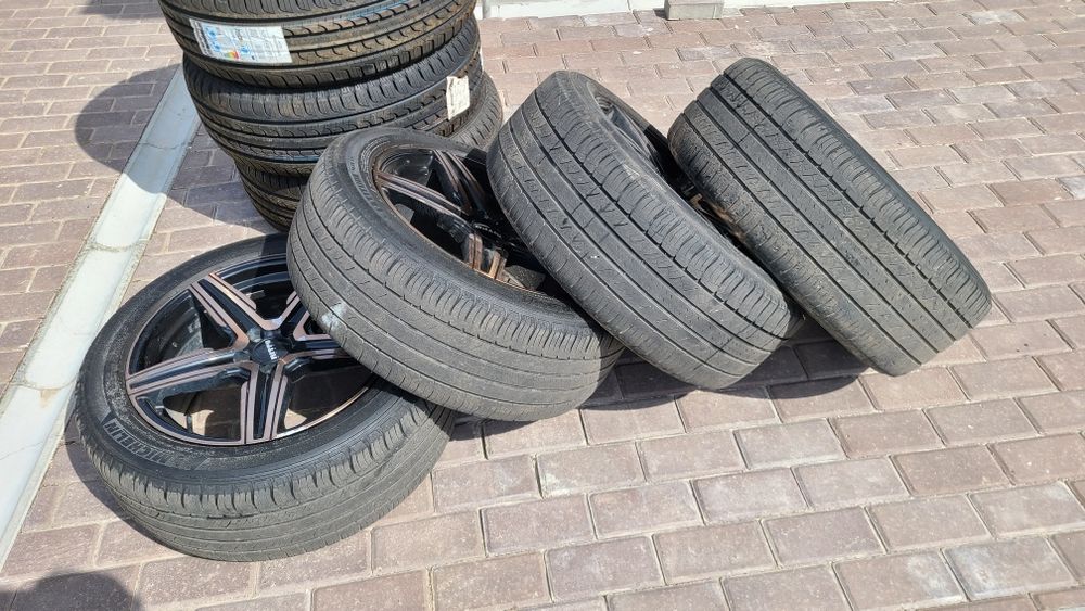 Шини колеса 235/50 R18 Michelin Latitude