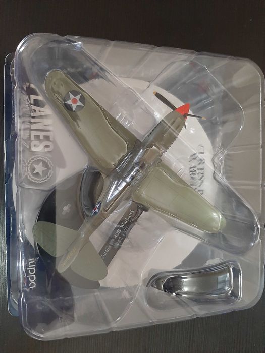 Curtiss P-40B Warhawk -  1942 - 1:72 - World War II Planes - USA