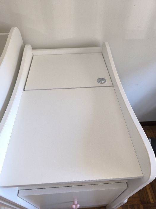 Cama de Bebé Evolutiva Completa com secretaria e Trocador – nunca usado
