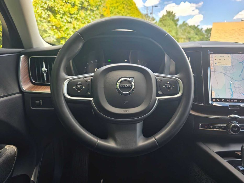 Volvo XC60 B5 Momentum      2022