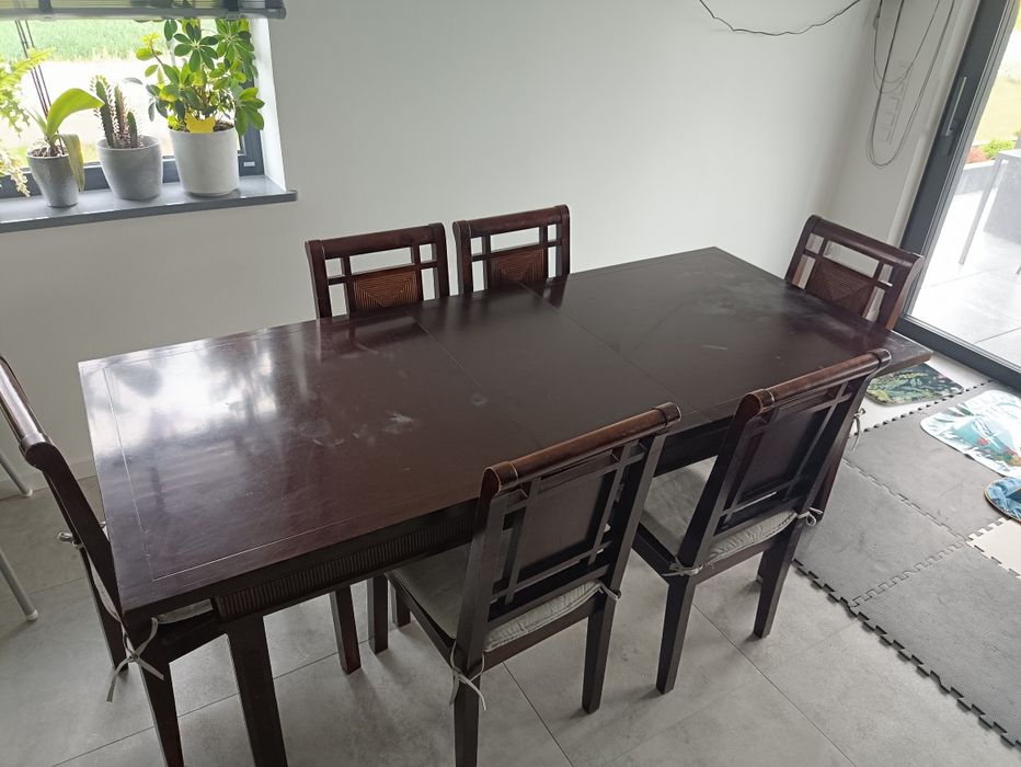 Duży stół rozkładany i 6 krzeseł VOX