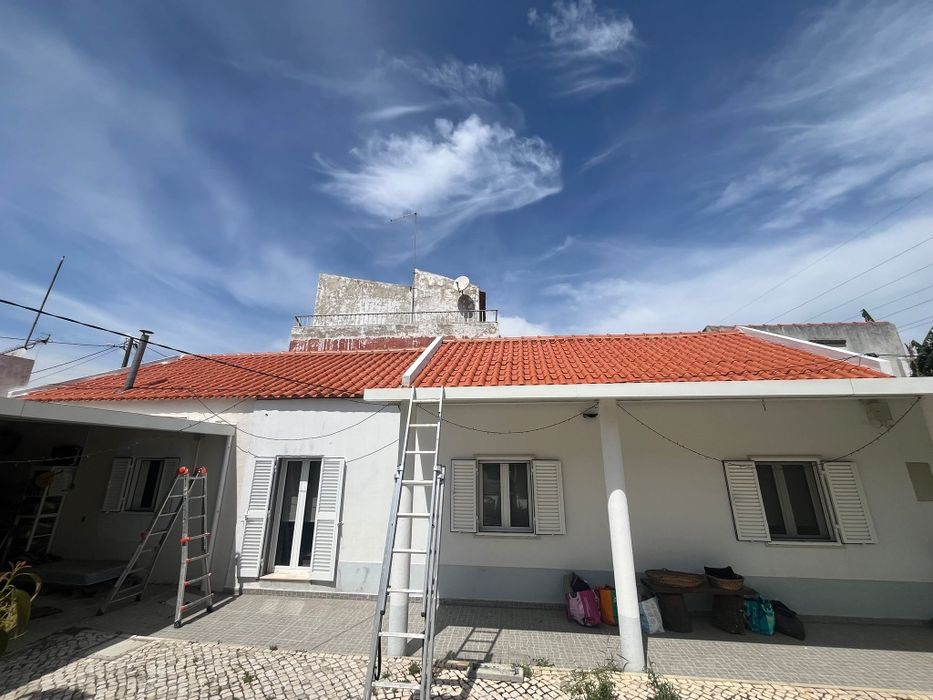 Limpeza de telhados / montagem de telhados / renovação de telhados