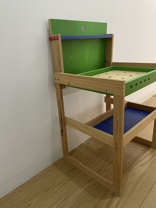 Mesa e kit de ferramentas