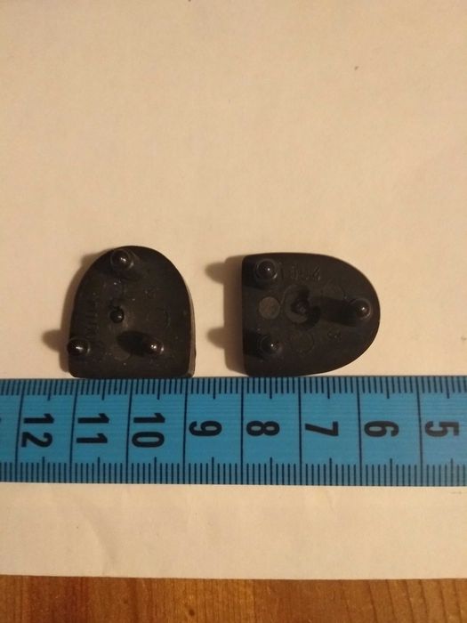 Fleki do butów zapasowe, nowiutkie trzy bolce (705), (1004)