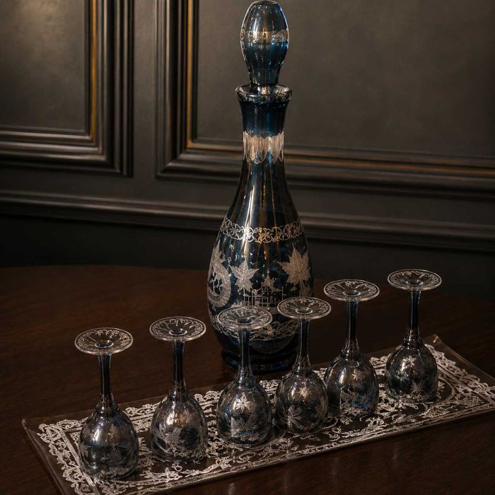 Garrafa / Licoreira em Cristal Azul Gravado Estilo Baccarat