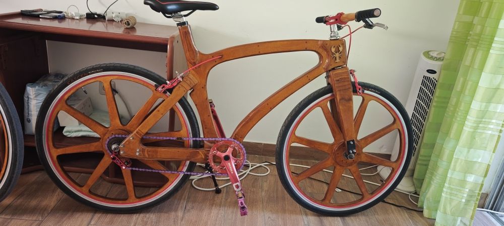 Bicicleta de madeira