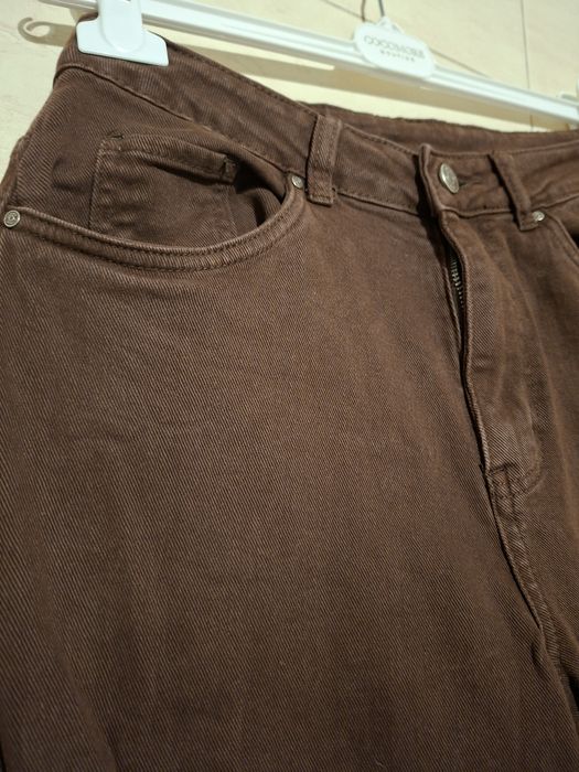 Dżinsy mom fit brązowe