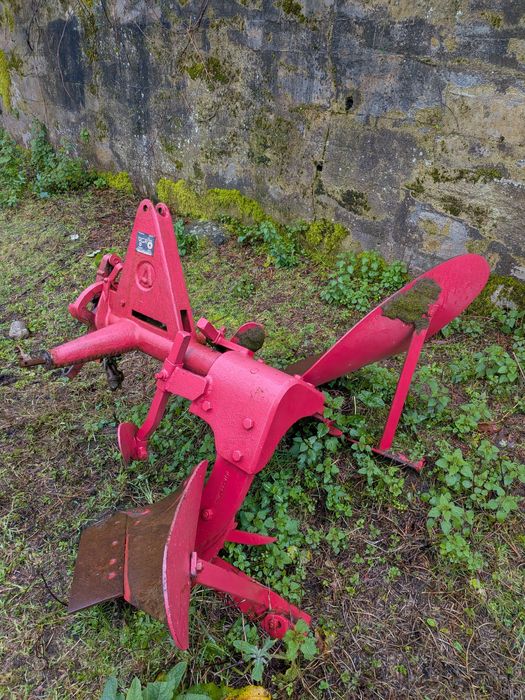 Arado trator agrícola