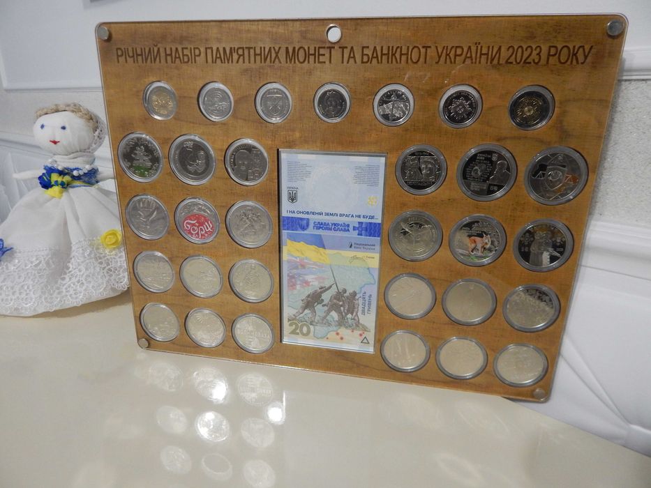 Планшетка для памятних монет НБУ та банкноти 2023 року