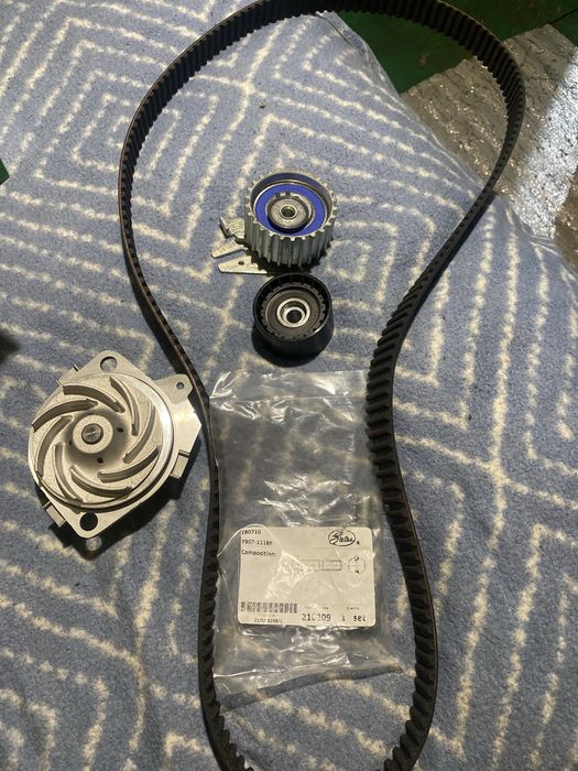 Комплект ГРМ з помпою Alfa romeo 1.9