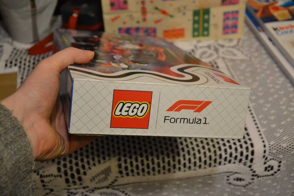 Lego City Formula 1 Ferrari Racing Pit Stop mechanicy