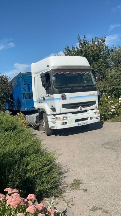Продам грузовик рено в комплекте с полуприцепом,в отличном состоянии.