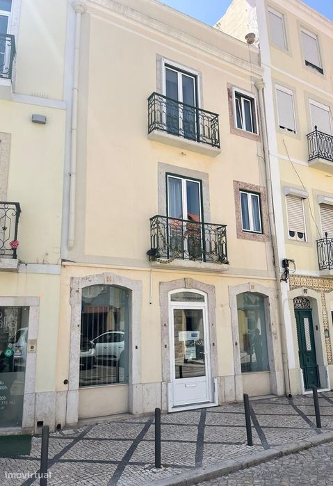 Prédio- 3 pisos de comercio/serviços e habitação - Centro Setúbal