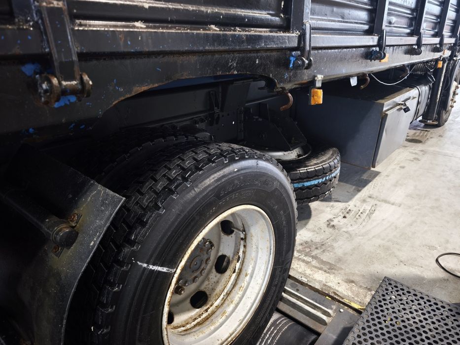 Volvo fl 180 camiao grua tribasculante