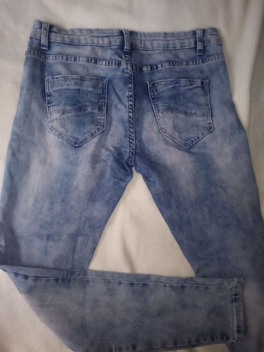 Spodnie jeans 40.        14