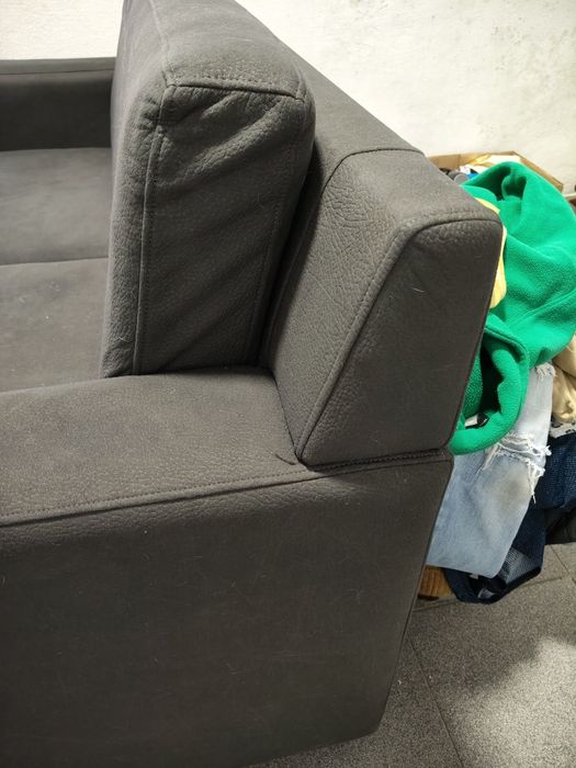 Sofá preto 2 lugares