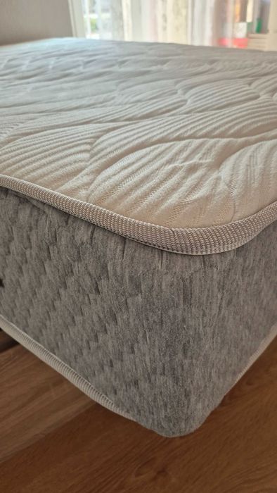 Colchão Invictus Packt 140x190 cm – Excelente Estado