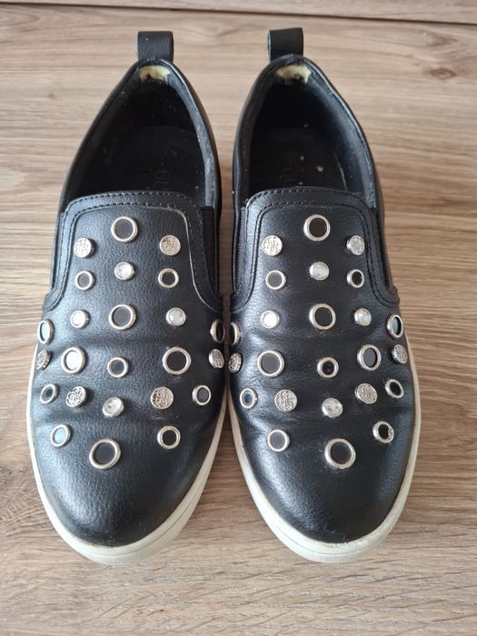 buty damskie półbuty czółenka czarne Guess rozm. 39