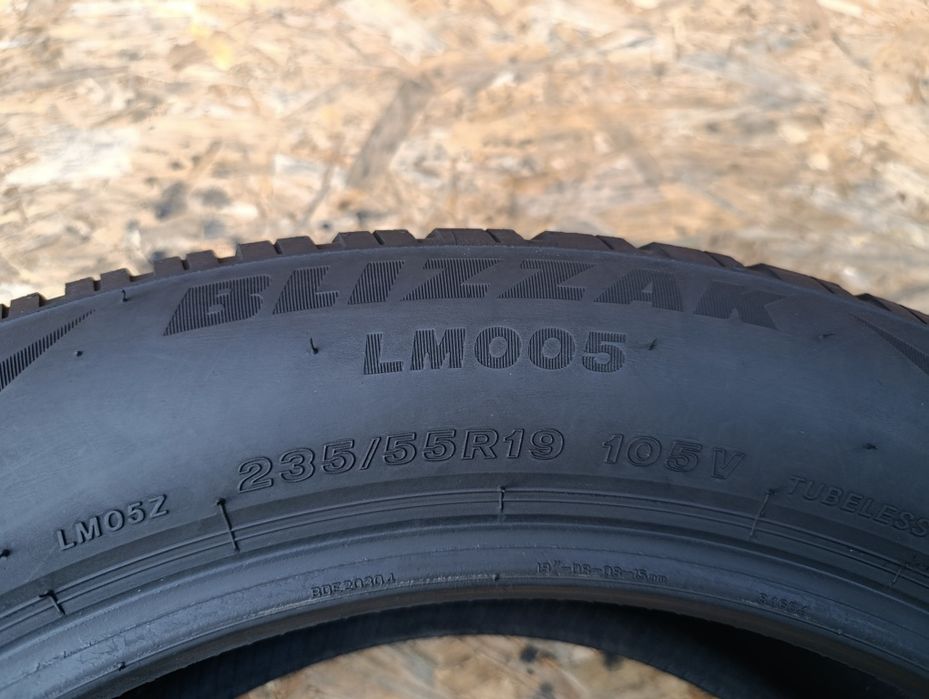 Шини 2шт - 235/55/19 BRIDGESTONE