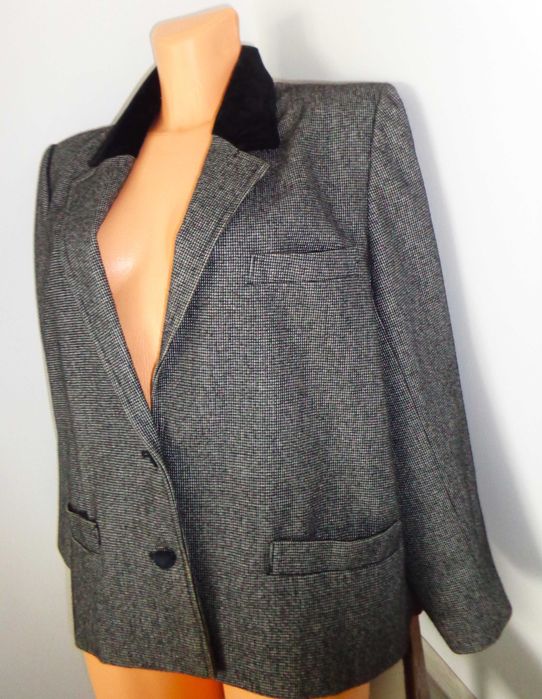 Wełniany żakiet z aksamitnym czarnym kołnierzem roz.14