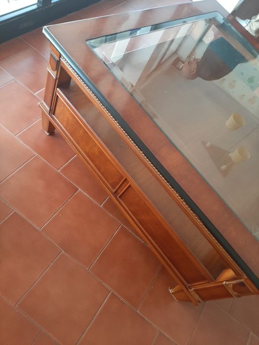 Mesa de centro com vidro