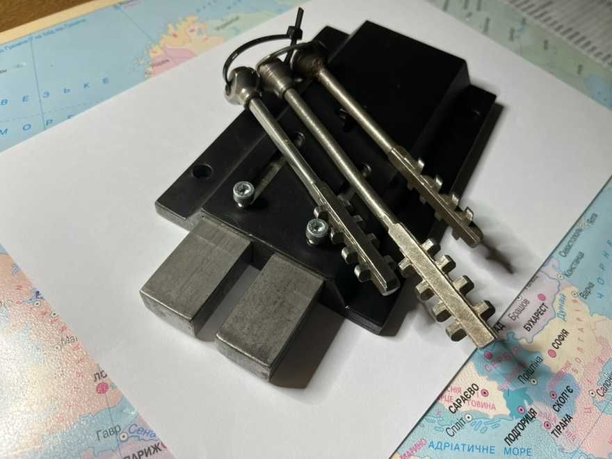 Замок гаражний накладний