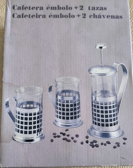 Cafeteira com embolo e 2 chavenas