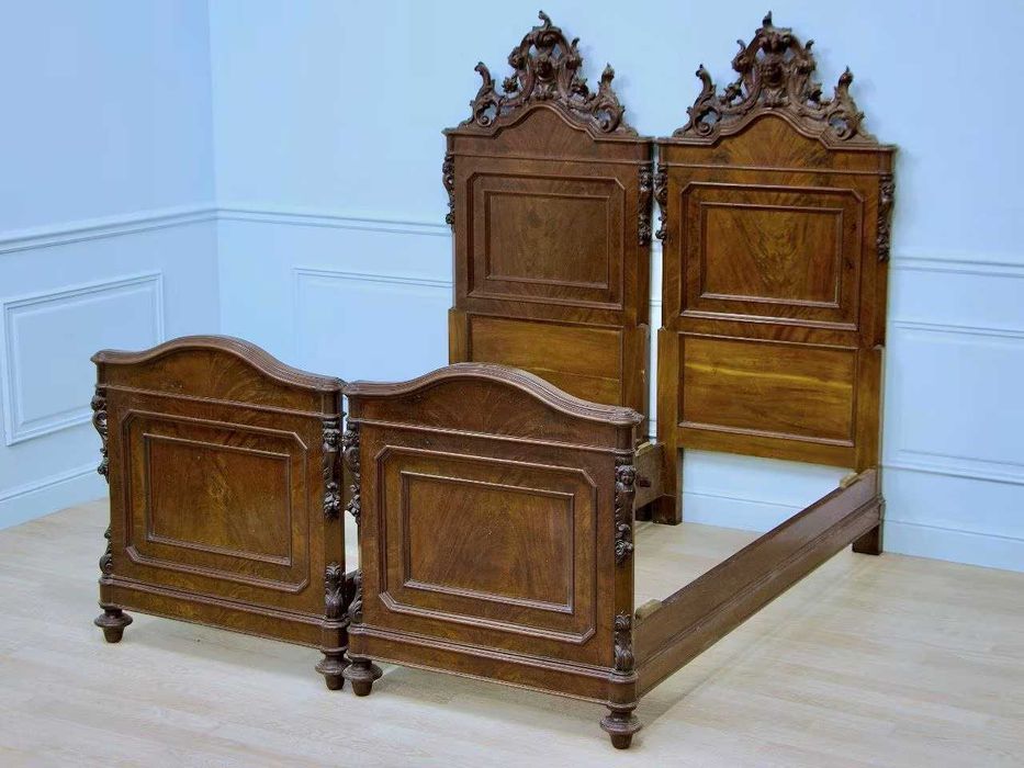 Антикварні ліжка в стилі Louis Phillipe
