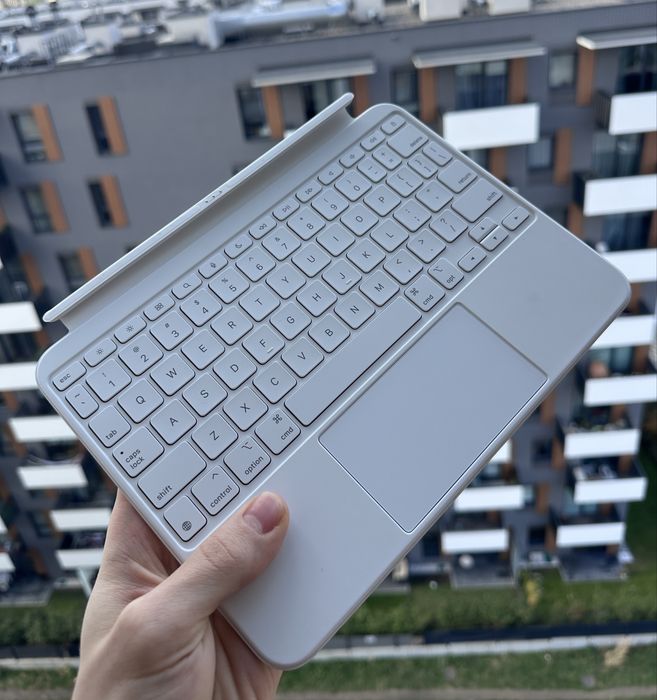 Magic Keyboard Folio A2695. 10 gen.
