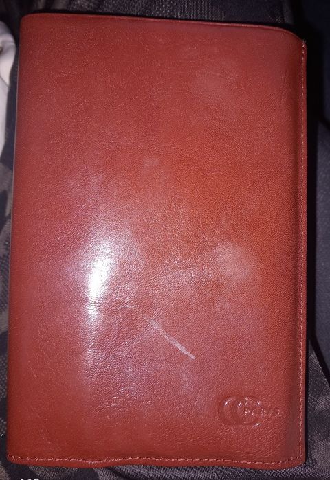 Carteira nova em pele